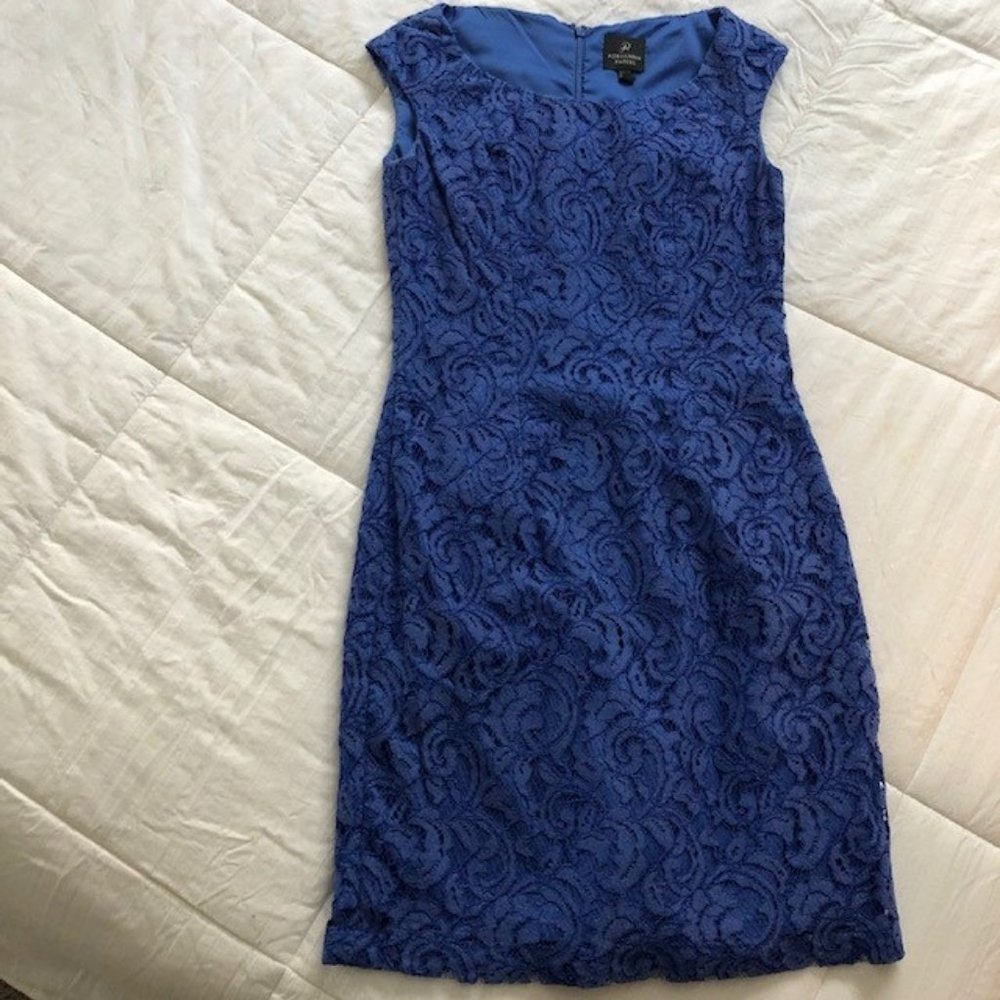 Adrienna Papell Blue lace dress sz 4